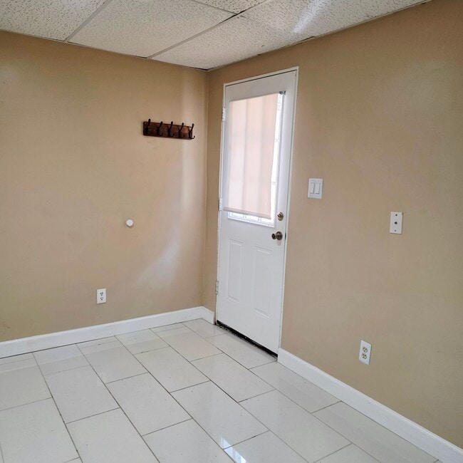 Photo - 11913 Seven Locks Rd Unit Accessory apartment
