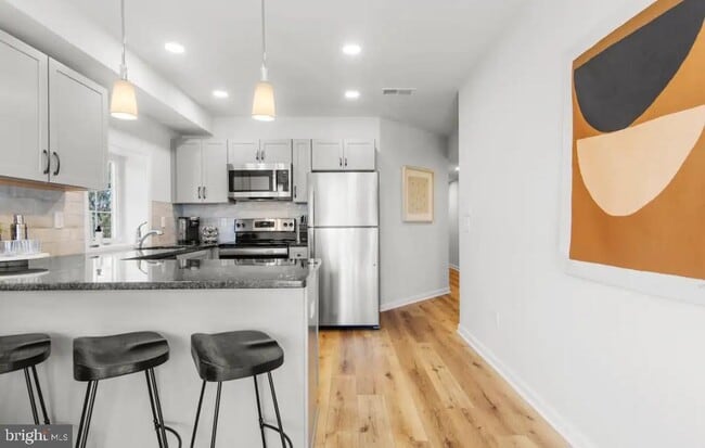Photo - 215 E Linden St Unit 3