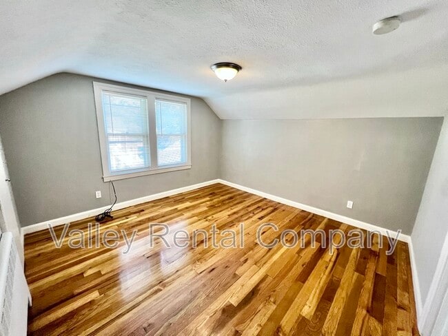 Photo - 70 Lyman St
