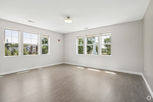 3BR, 2BA - 1558SF - Living Room