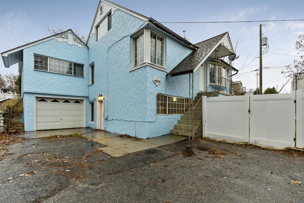 Photo - 4233 S Holladay Blvd - Holladay's Premier 2BR Home: Fully Furnished ??(Downstairs Unit)