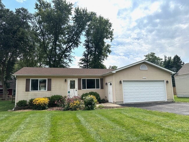 Building Photo - 7103 Hiawatha Dr