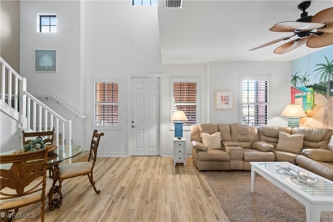 Photo - 9111 Capistrano St S