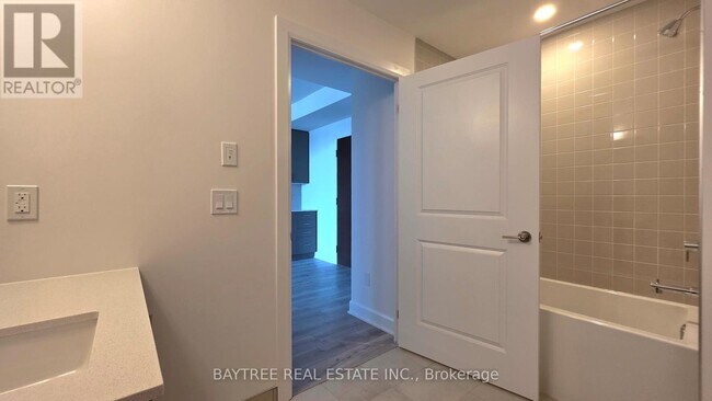 Photo - 3240 William Coltson Ave Unité 1905