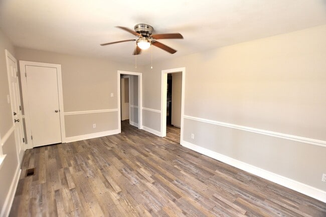 Photo - 708 Cedarbrook Dr