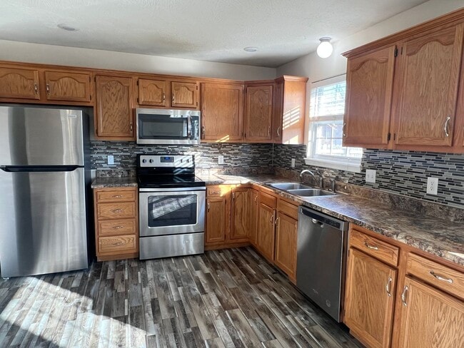 Photo - Republic Schools - Gorgeous 4 Bed 2 Bath 2 Car Garage For Rent