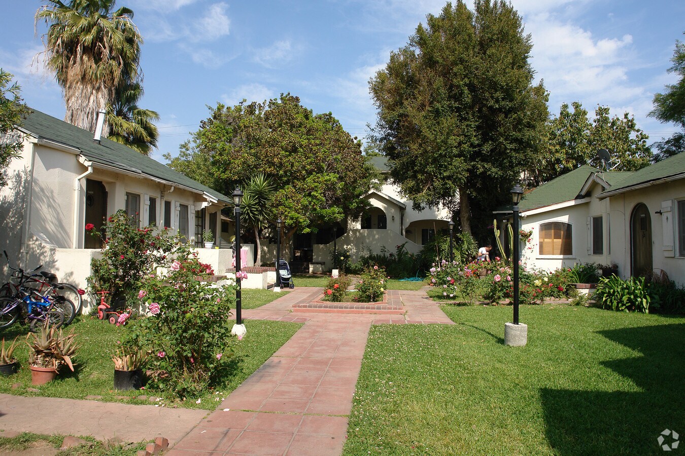 Photo - 946-954 N Serrano Ave