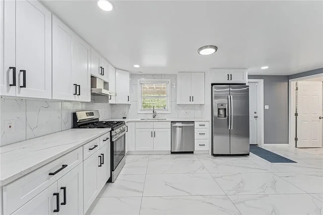 Photo - 3125 Ewart Dr