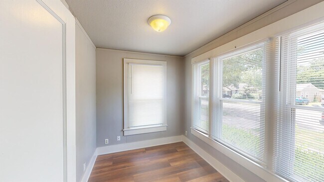 Photo - 605 S Oak St