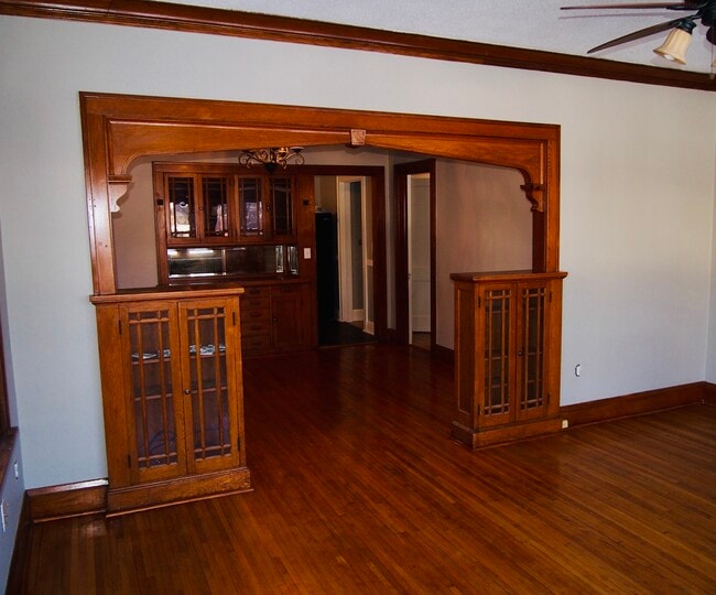 Building Photo - 808 Dayton Ave Unit Upper Rental
