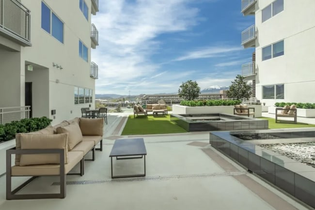 Photo - The Deco at Victorian Square