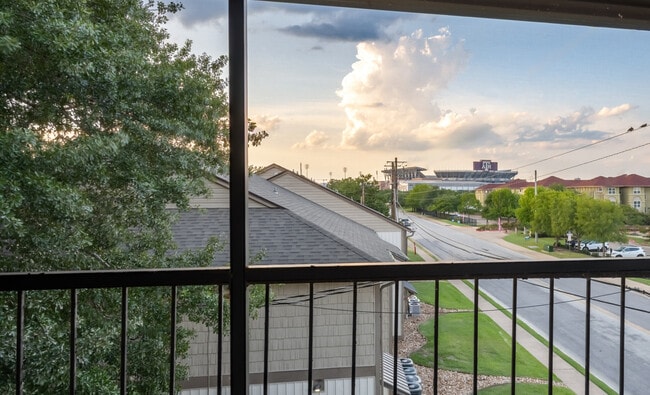 Cropped Stadium View - Stadium View Apartments