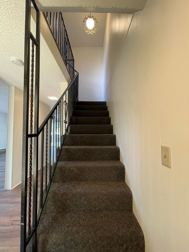 Photo - 3 Bed 1.5 Bath Townhouse