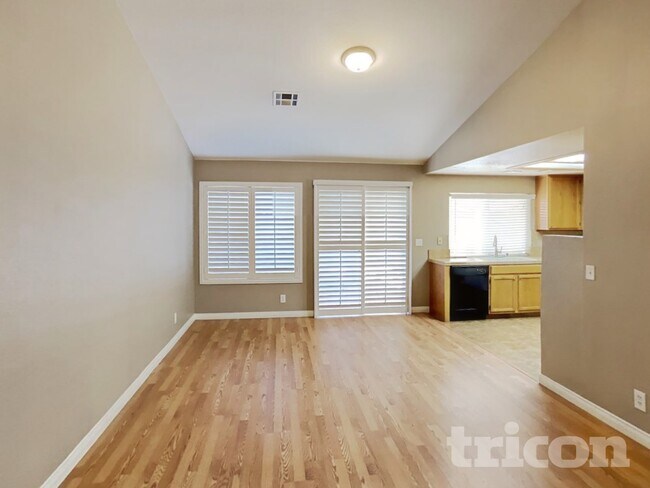 Photo - 160 Deanna Way