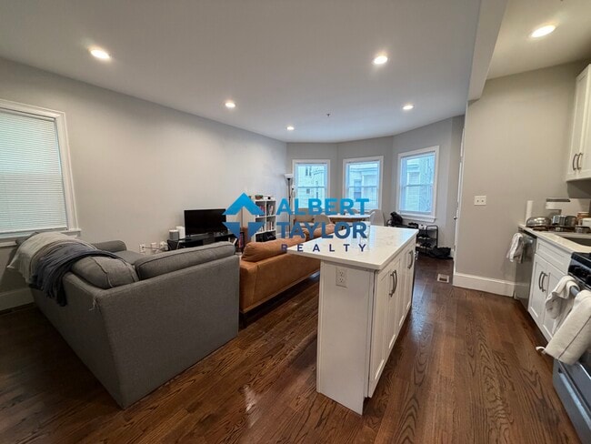 Building Photo - 29 Darling St Unit 1