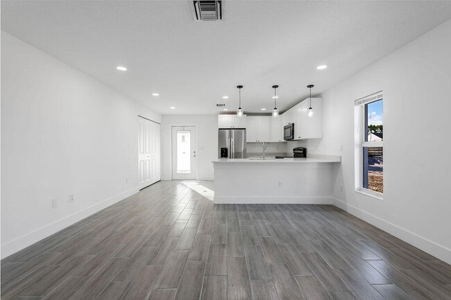 Photo - 3244 Jefferson St