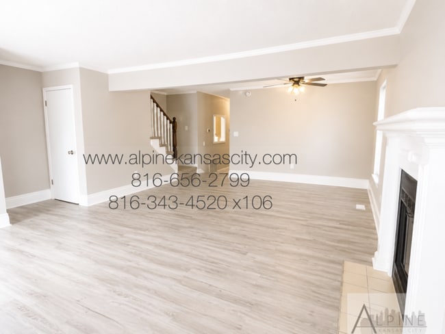 Spacious, 2 Car Garage! Great Location!