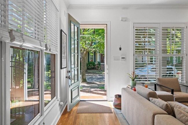 Photo - 556 Rienzi Dr