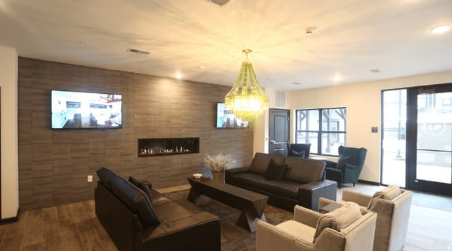 Photo - Lincoln Pointe