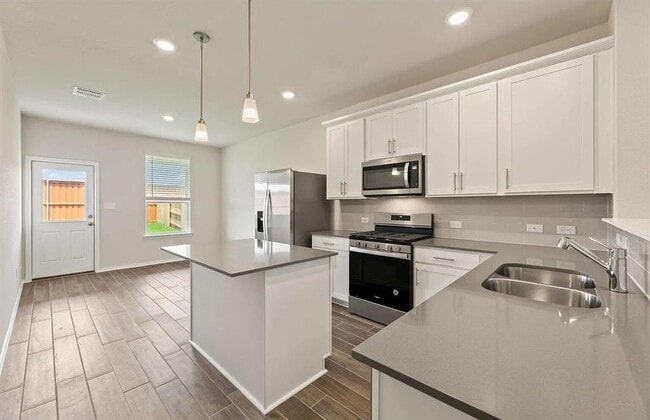 Photo - 288 Kapok St