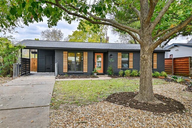 Photo - 608 Amesbury Ln