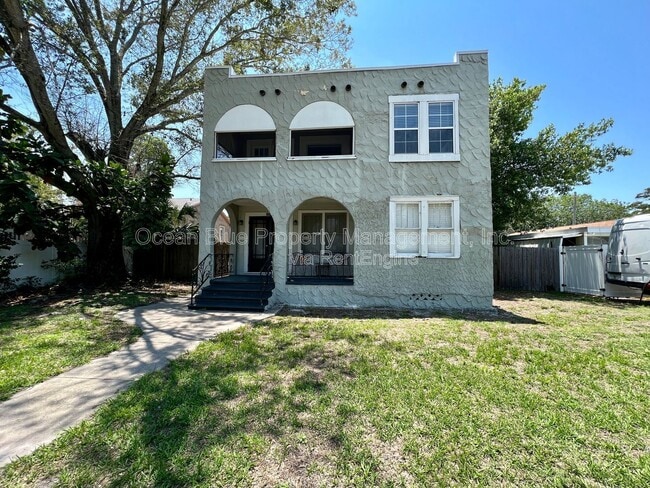 Building Photo - 1310 28th St N Unit Upper