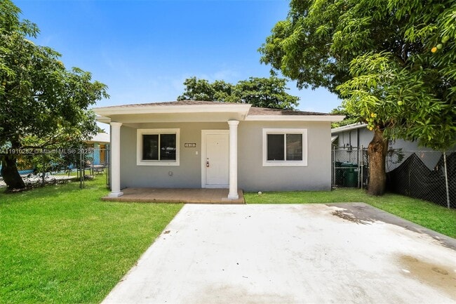 Building Photo - 10131 W Indigo St