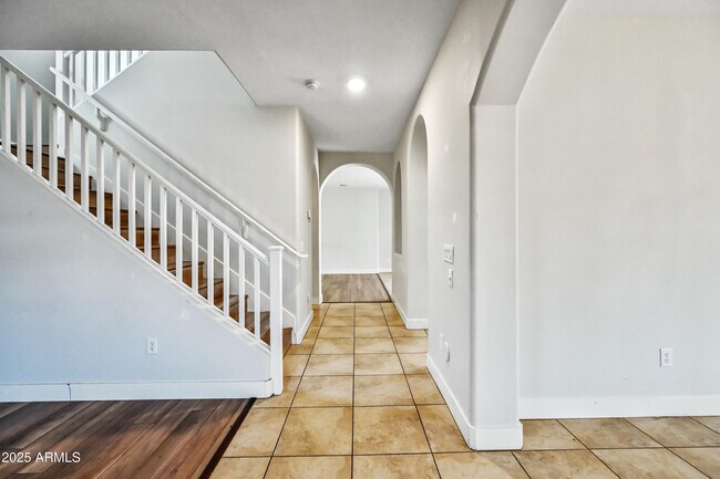 Photo - 839 S Adam Wy