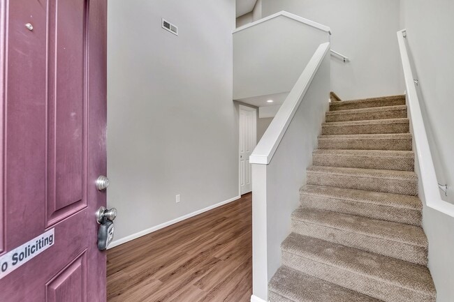 Photo - 1927 200 St E