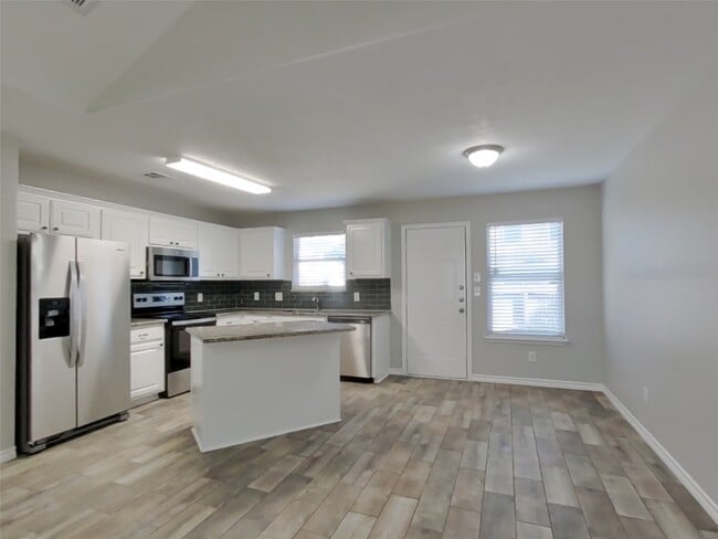 Photo - 16229 Summerset Estates Blvd