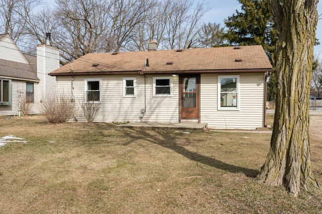 Building Photo - 83 W Drahner Rd Rental