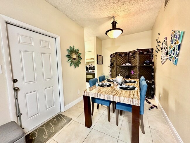 Photo - 661 Cypress Lake Blvd Unidad F