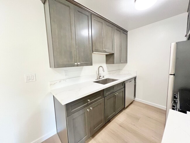 Photo - Gorgeous Stoneybrook Condo for Rent near C...