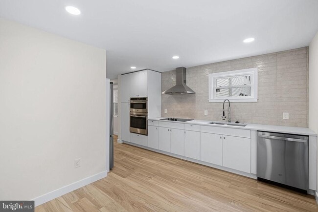 Photo - 1124 Dunton St