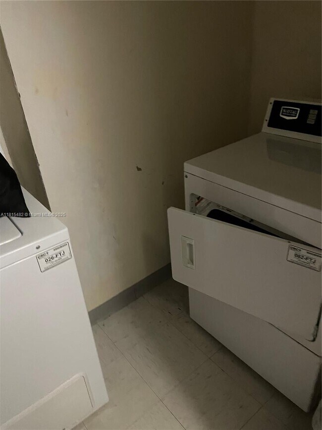 Photo - 801 Brickell Bay Dr Unit 767