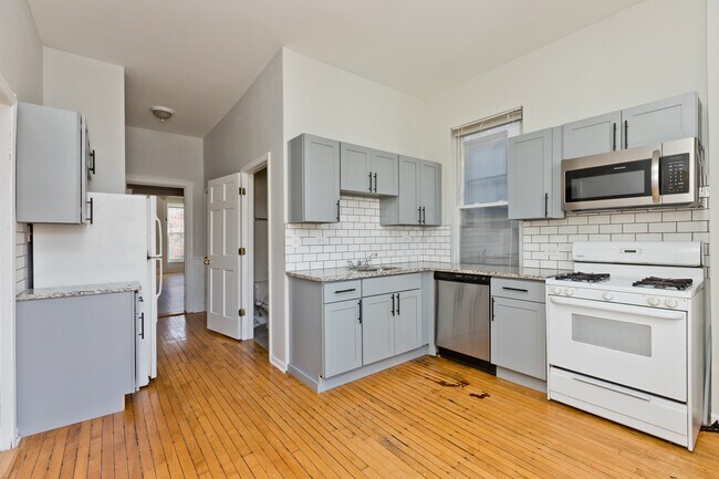 Photo - 858 N Paulina St Unit 00CH1