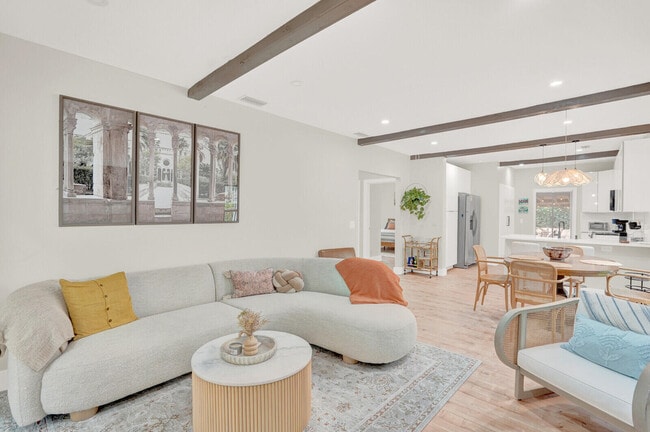 Photo - 727 Fernwood Dr