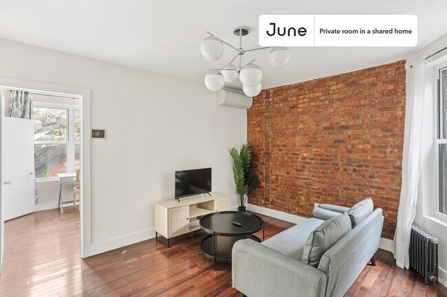 Room in Shared 3 bed/1 bath home in Prospect Park South
