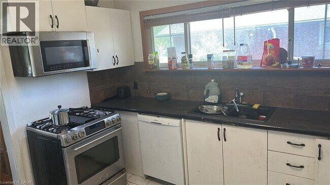 Photo - 233 W 33rd St