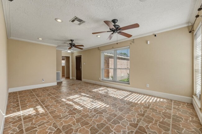 Photo - 5211 Court Rd