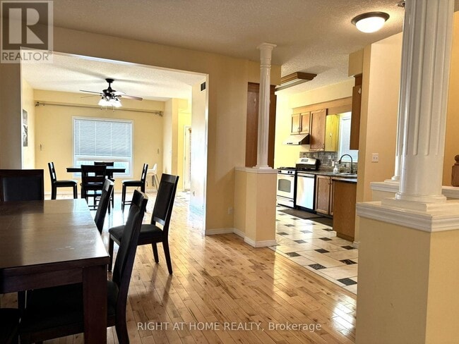 Photo - 252 Lemon Grass Crescent
