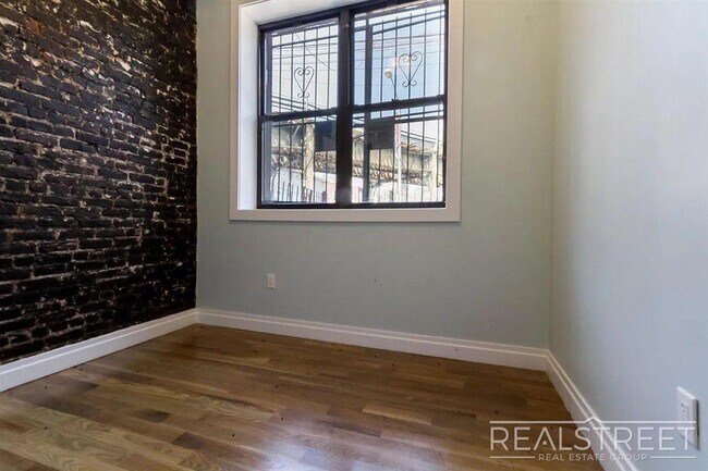 Photo - Sunny 3-Bedroom | 1.5 Bath in Prime Ridgewood – Steps to M & L Trains! Unit 3L