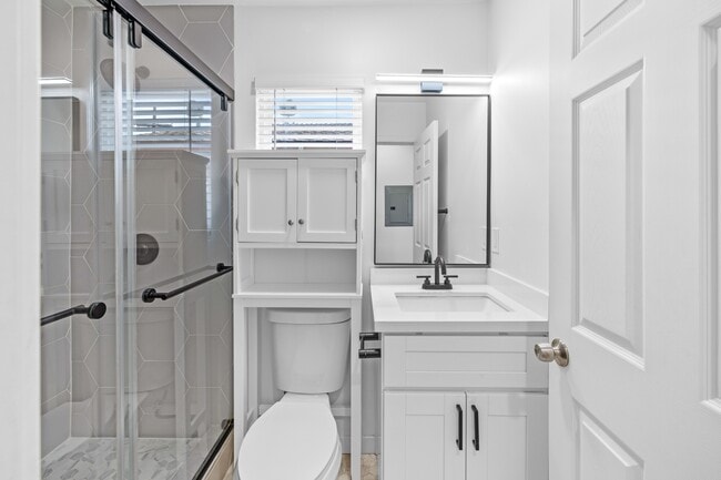 Photo - 5677 Dorothy Way