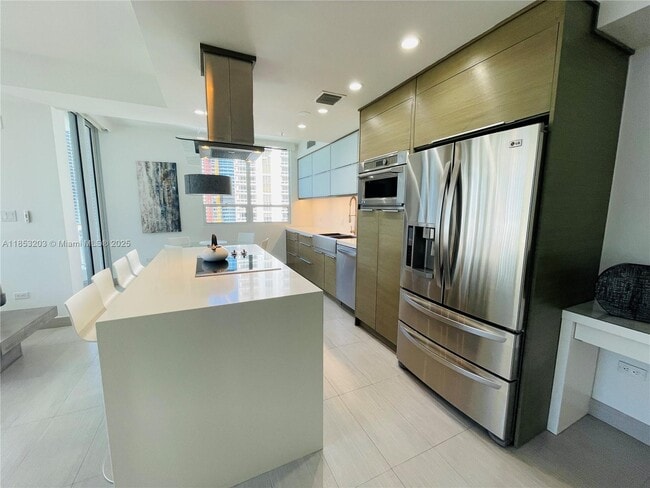 Building Photo - 801 Brickell Key Blvd Unit 2402 Rental