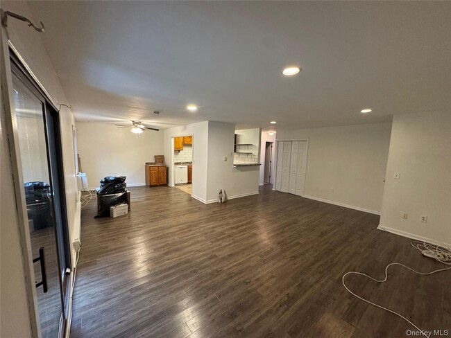 Photo - 33 Scarborough Ln Unit B