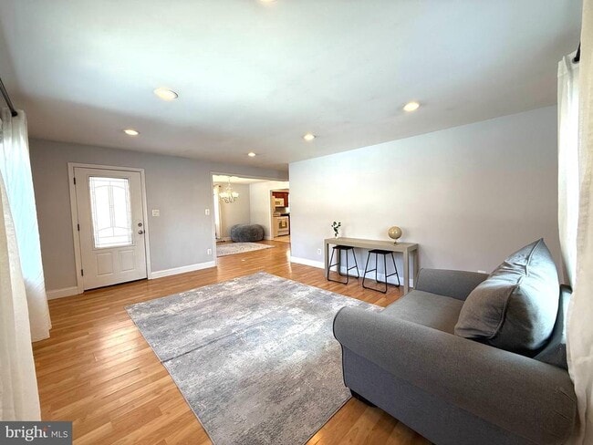 Photo - 701 N Vermont St