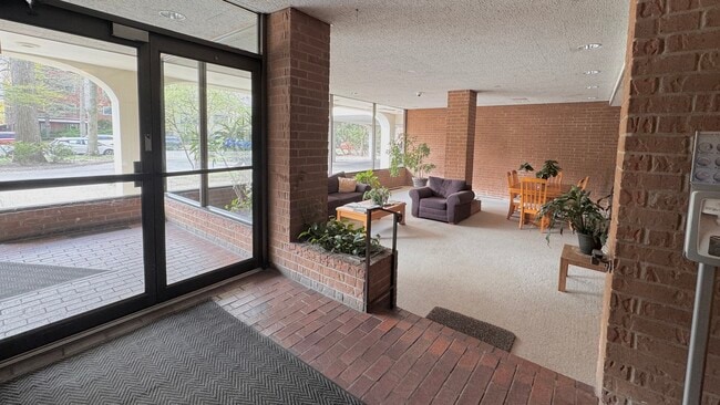 Photo - 835 Judson Ave