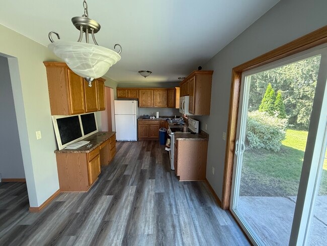 Building Photo - 6725 Wolf Hollow Rd
