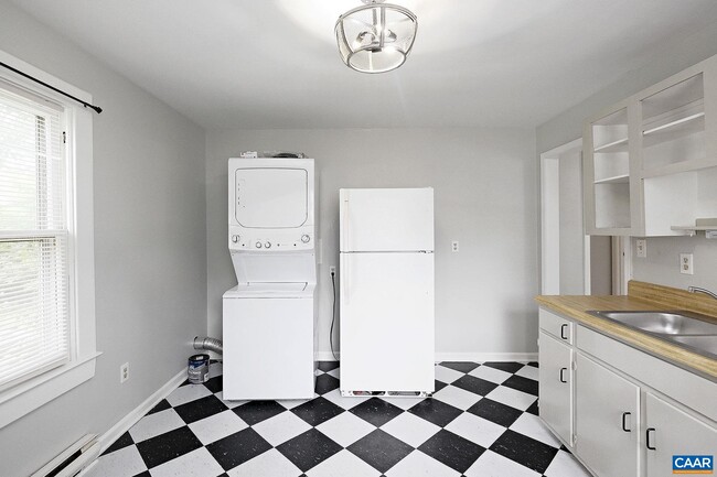 Photo - 136 Goodman St