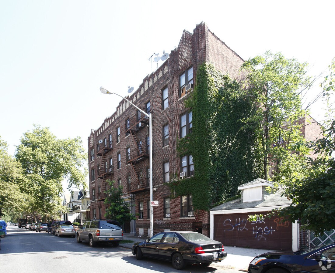 Photo - East 3rd Street Court Apartments